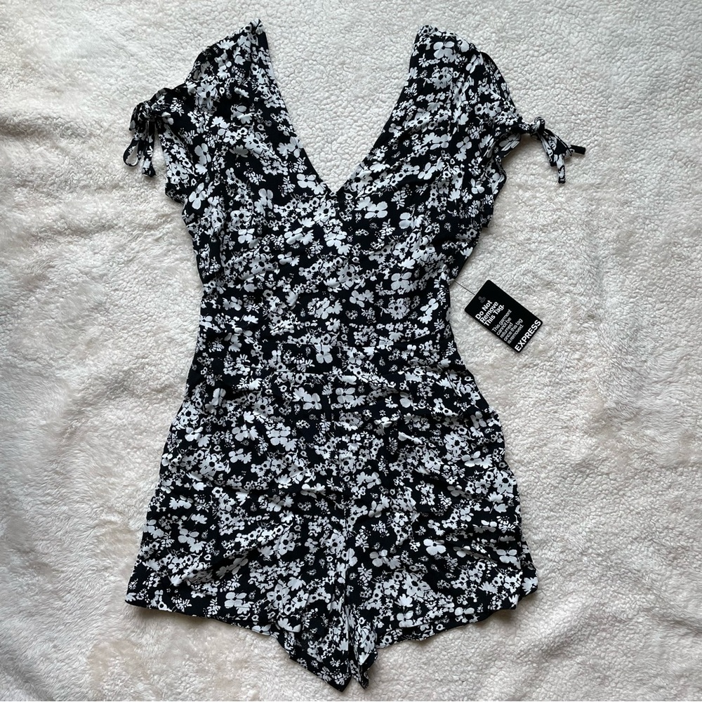 NWT Express Floral Open Tie Back Slit Sleeve Romper Size 2